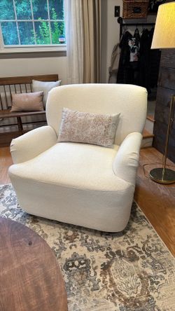 Boucle upholstered oversized chair X4