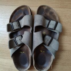 Birkenstock Soft Slide Sandal good condition, no wear on sole or stains on shoes Size 6.5