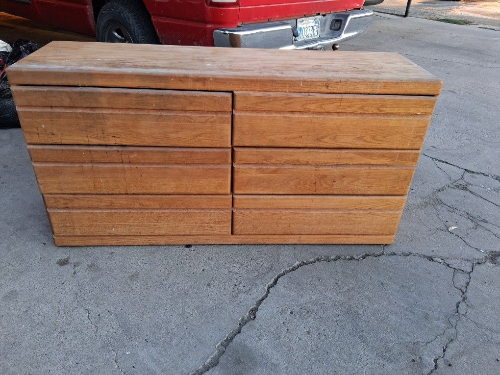 Dresser