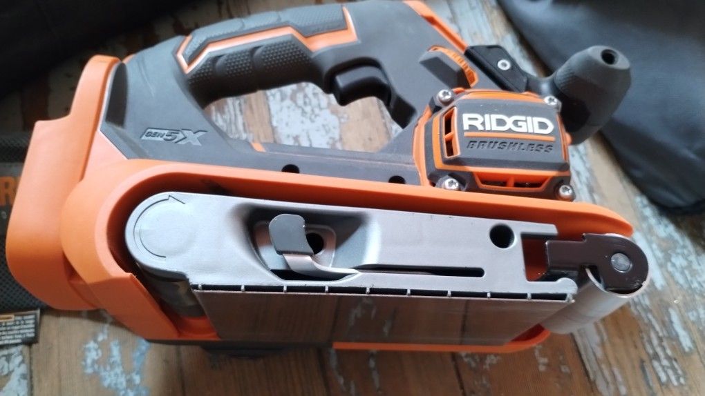 Ridgid Combo Drill, Charger, Battery, And Sander Like Brand New