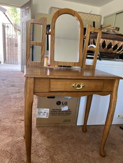  Vanity Desk With Bench