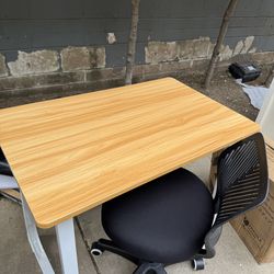 Kids or adults smaller desk !!!!