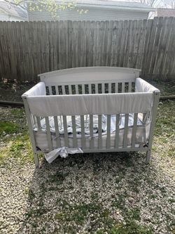 Baby Crib Turns Into A Toddler Bed 