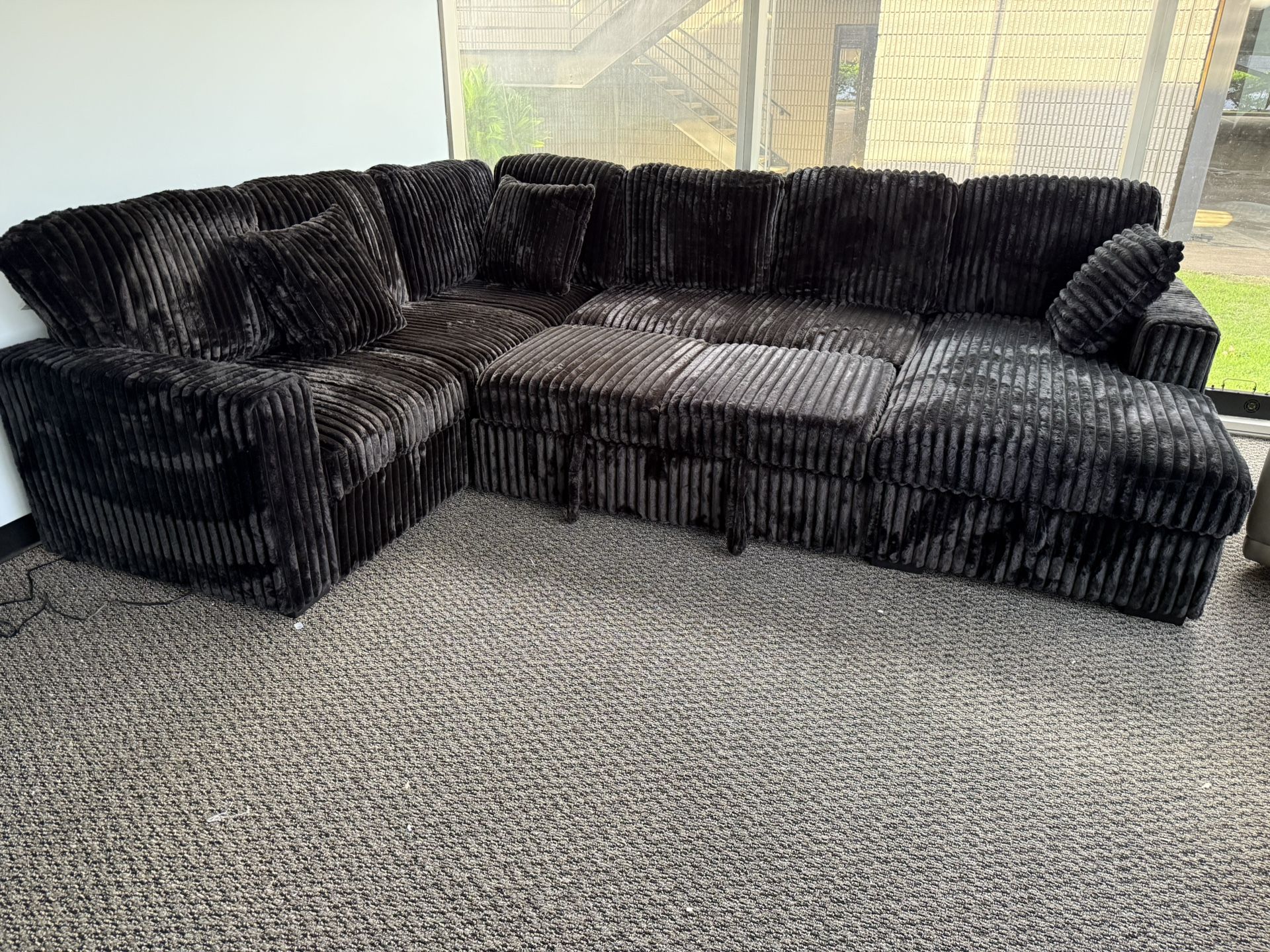 Black Sectional W Storage / Pull Out Sofa & USB