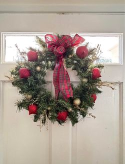 Christmas Wreath with Plaid Bow and Ornaments