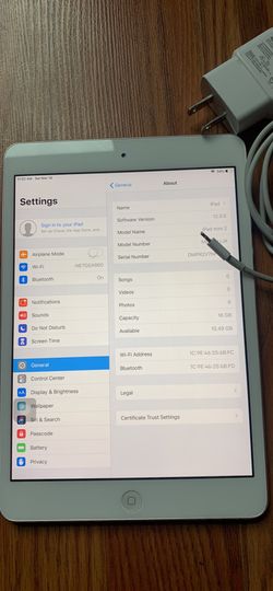 Apple iPad Mini 2 Silver 16G With Case And Charger And Cable
