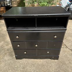 Dressers And Nightstands