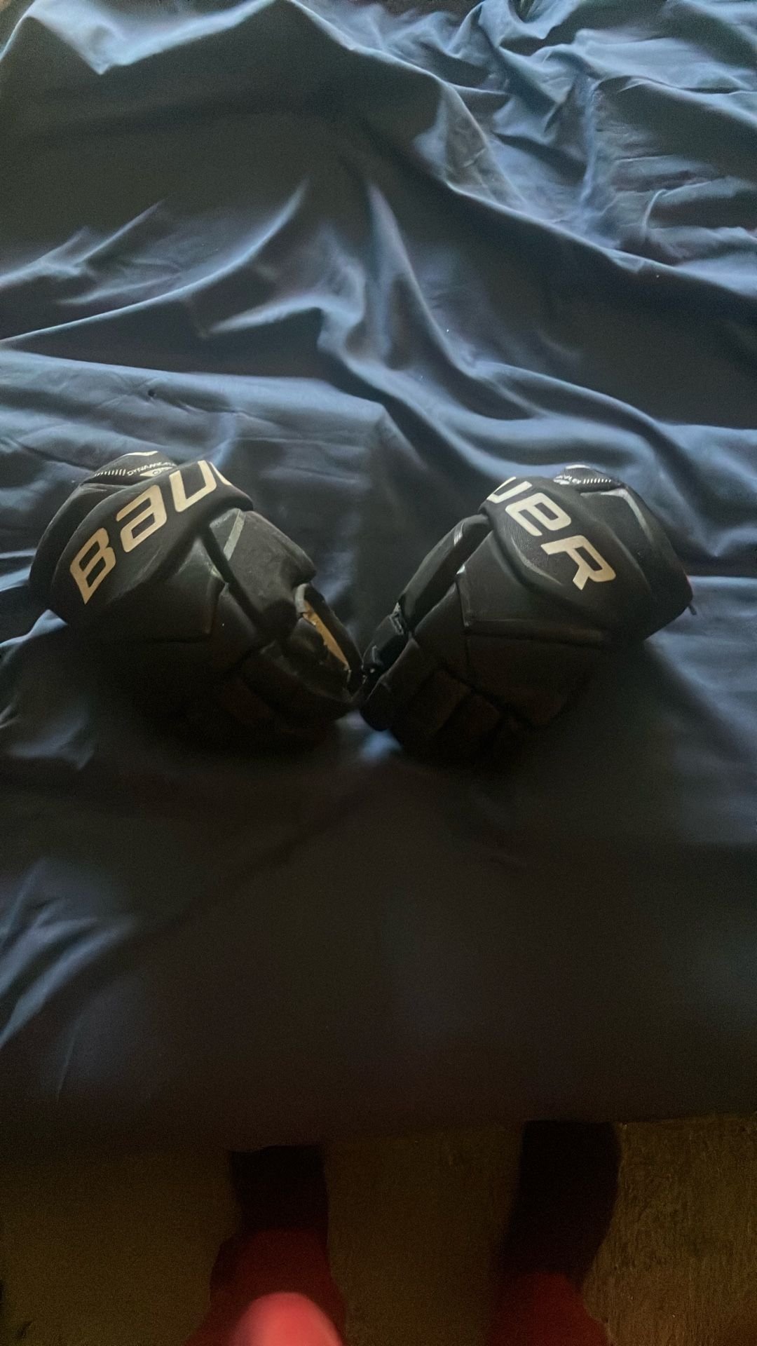 Bauer hockey gloves