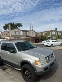 2004 Ford explorer