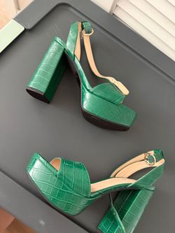 Guess green heels size 6.5