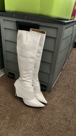 Woman’s Leather Boots  Charles Jourdan size 6