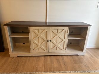 Entertainment center