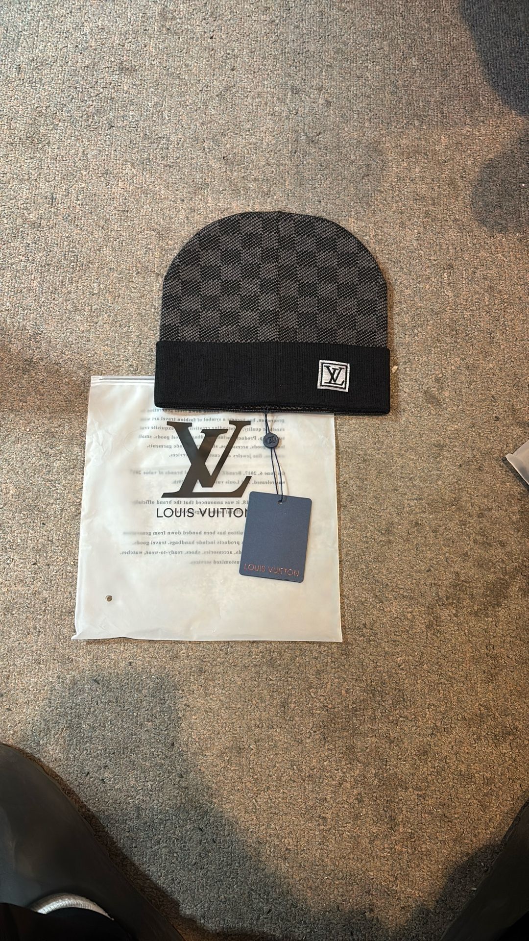 louis vuttion beanie black
