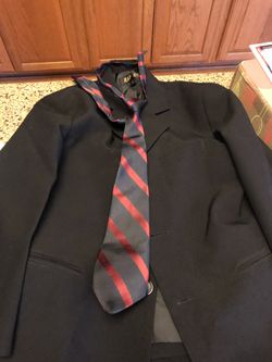 Boys suit 5/6. Black