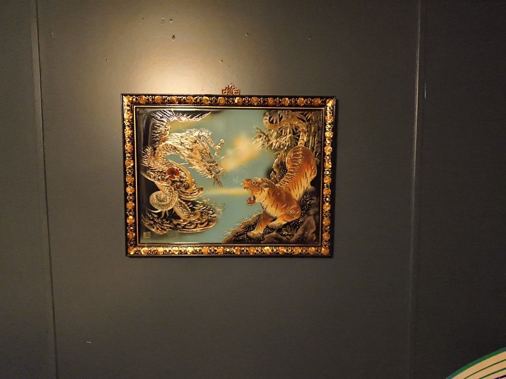 TigerVsDragon Korean lacquer wall plaque made by Sam Poong Industrial Arts Co