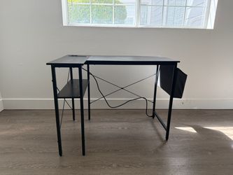 L shape Desk with outlet