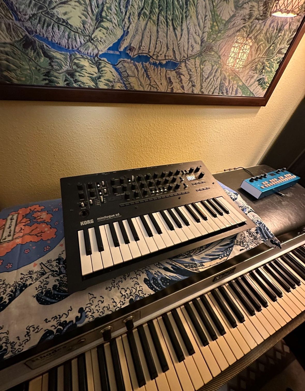 Korg Minilogue XD analog synthesizer and midi controller