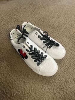 C501 Disney Minnie Mouse size 7.5 woman shoes