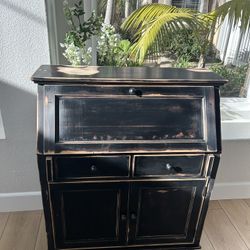 Adorable Farmhouse Secretary Desk