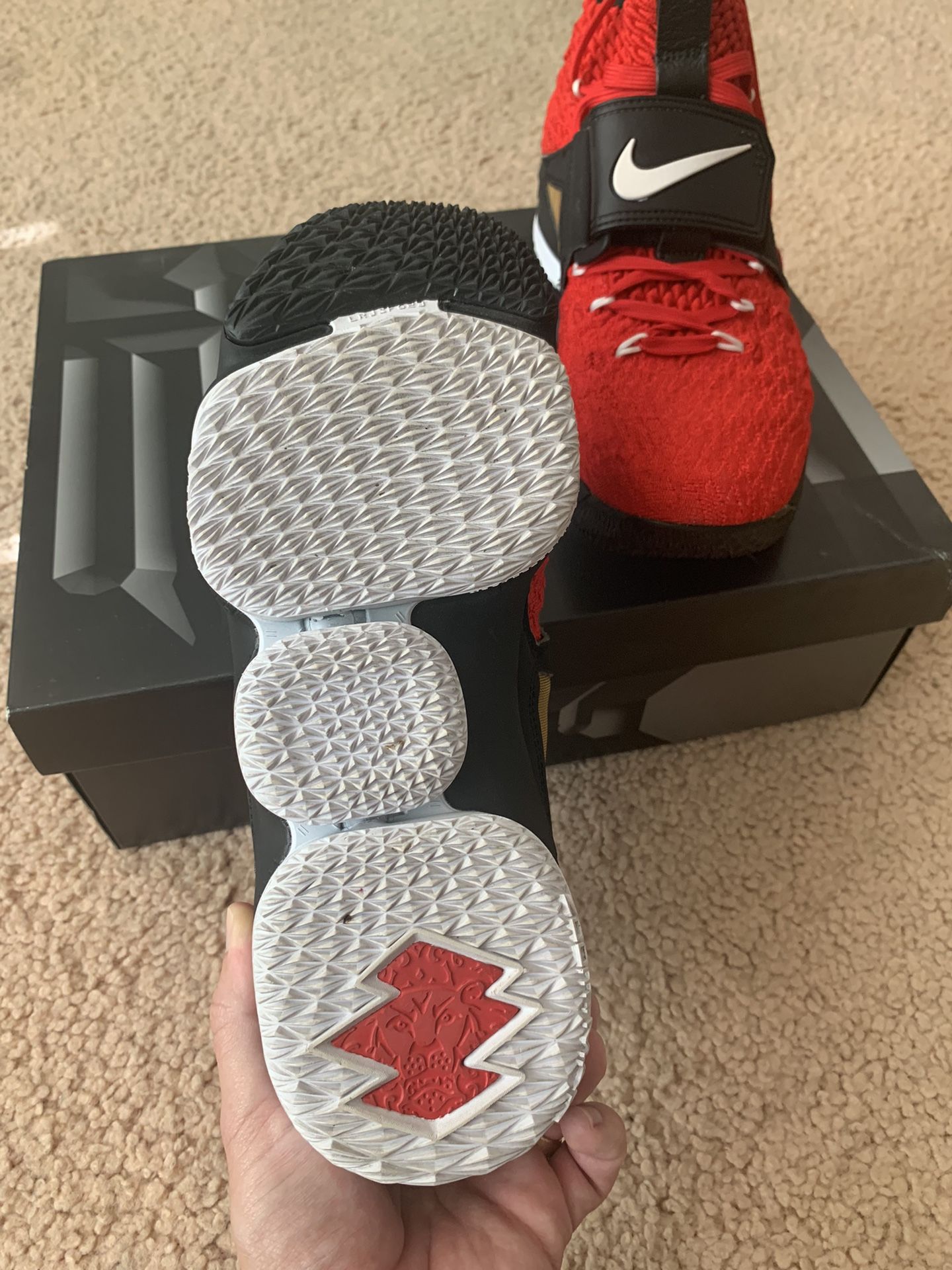 Nike LeBron 15 'Red Diamond Turf' PE - US Men's 9 for Sale in San