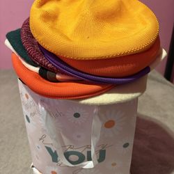 Bag of women’s hats