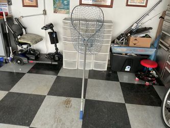 Large fishing net with removable handle