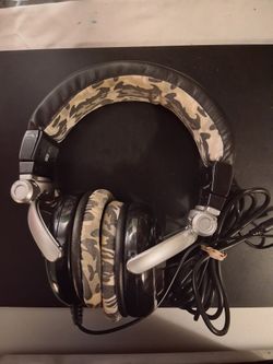 SKULLCANDY Headphones..