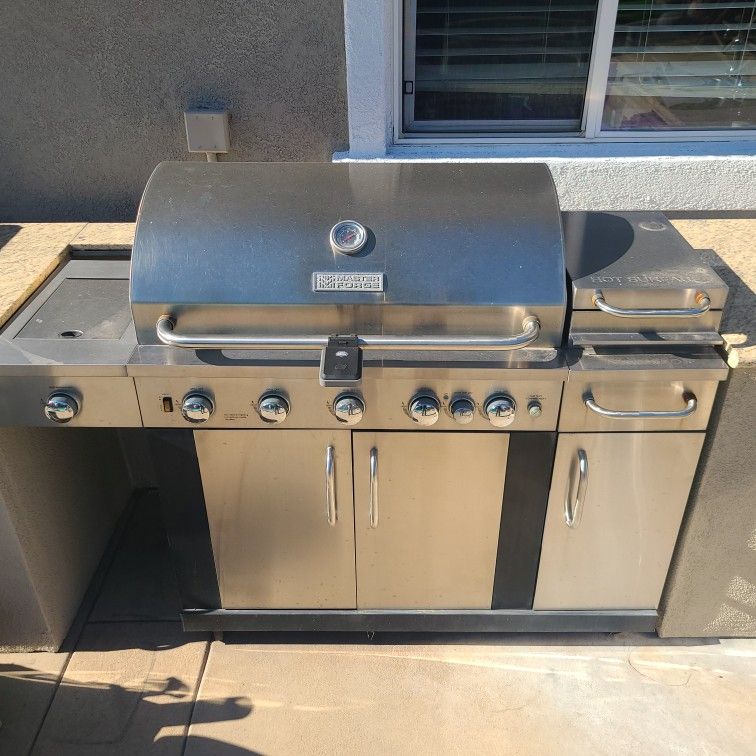 Stainless Steel Master Forge 5 Burner Grill for Sale in Rancho ...