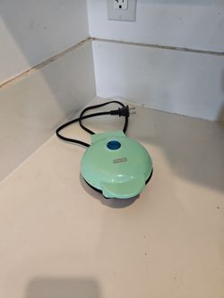 Mini waffle iron