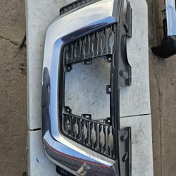 Nissan Rogue Grille Oem