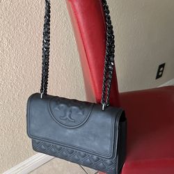 TORY BURCH FLEMING MATTE CONVERTIBLE SHOULDER BAG for Sale in Las