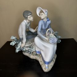 Nao Lladro- Couple in Love 