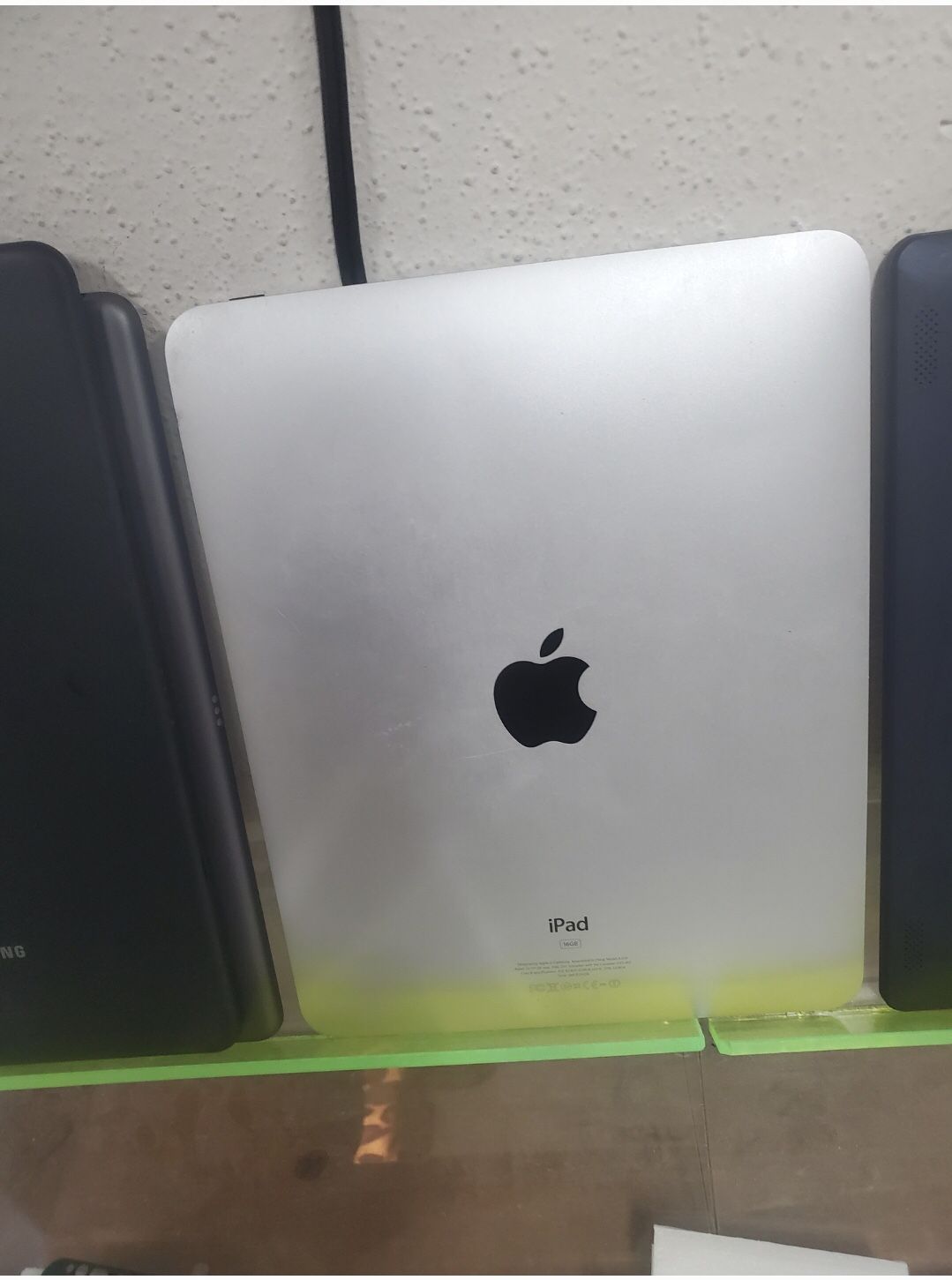 iPad Unlocked With Warranty