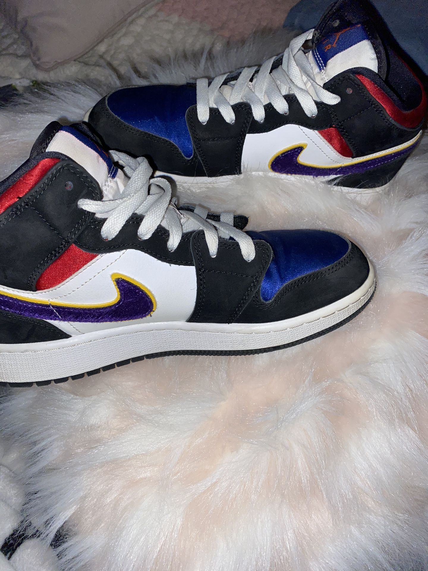 Jordan 1 Mid Lakers Top 3 Gs For Sale In Houston Tx Offerup Jordan 1 Mid Lakers Top 3 Gs For Sale In Houston Tx Offerup