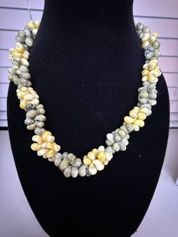 Hawaiian Shell Lei Style necklace
