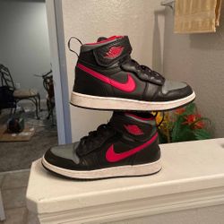 Air Jordan 1 High FlyEase GS 'Smoke Grey Gym Red'