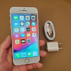 iPhone 7 - UNLOCKED - Like New 