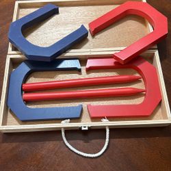 Wooden Horseshoe Set