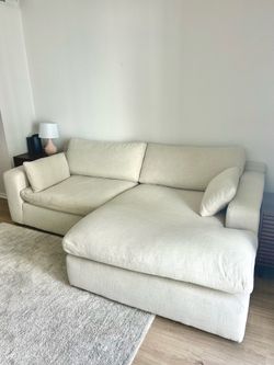 Sectional sofa with chaise lounge