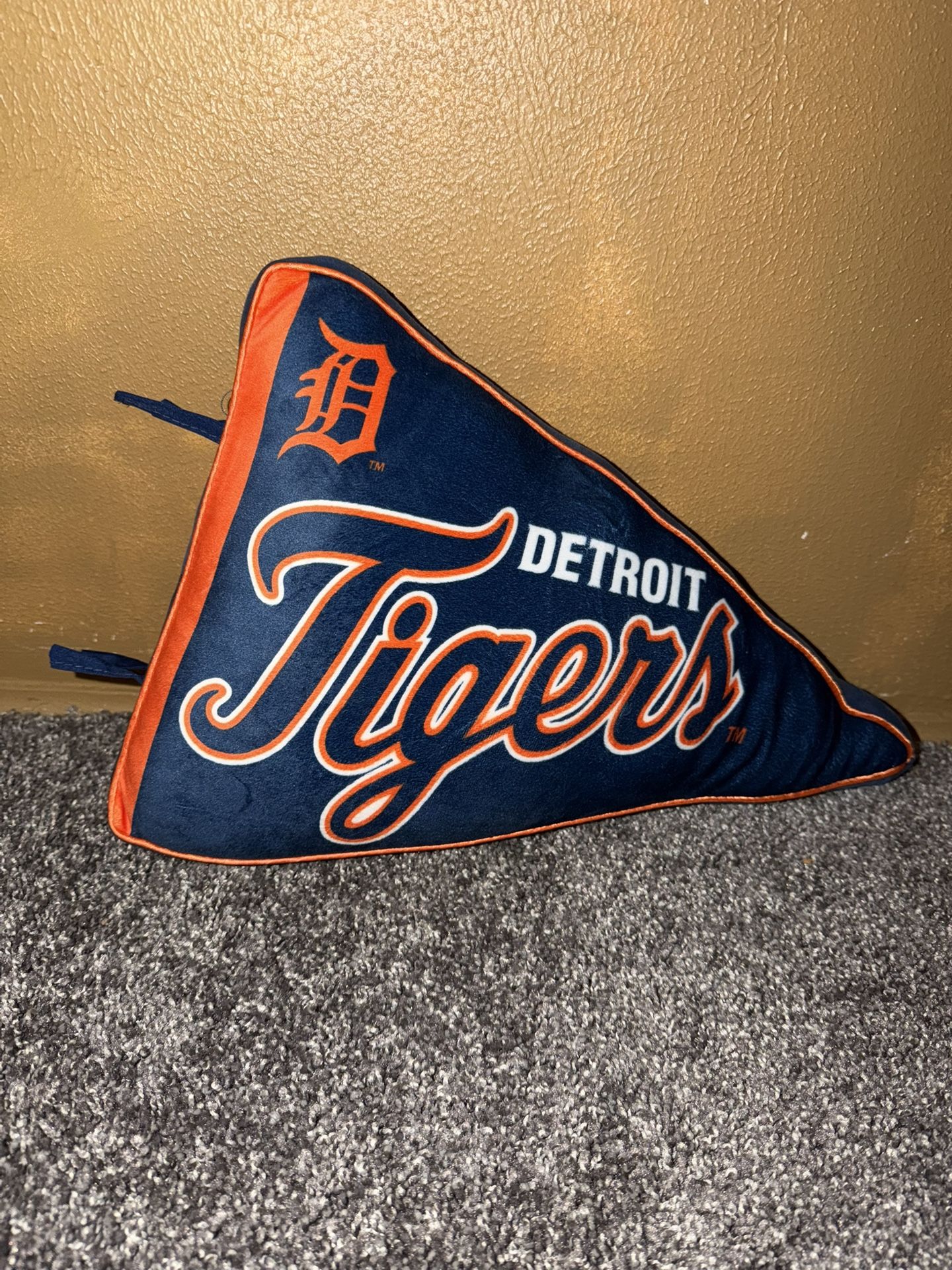 MLB Baseball Genuine Pegasus Sports Detroit Tigers Pennant Pillow Plush Brand New