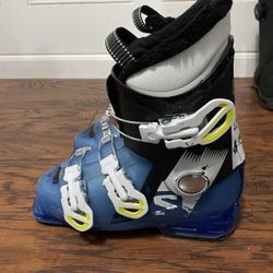 22/ 4 youth Salomon T3 ski boots 