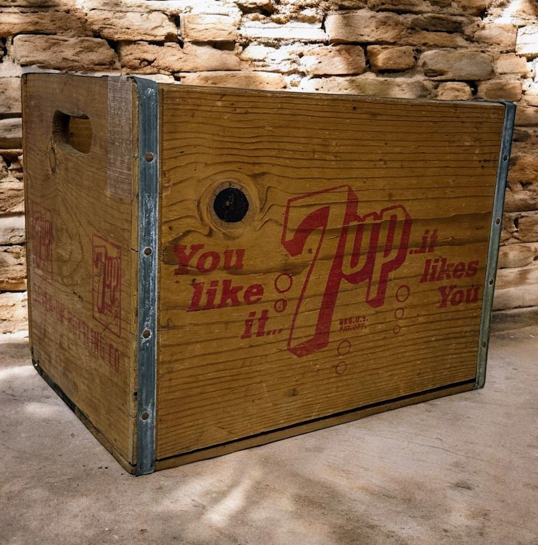 Vintage 7UP Wooden Soda Crate Seven-Up Bottling Co Advertising Box 