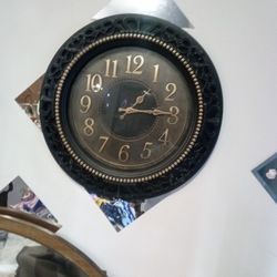 Clocks And Pictures 