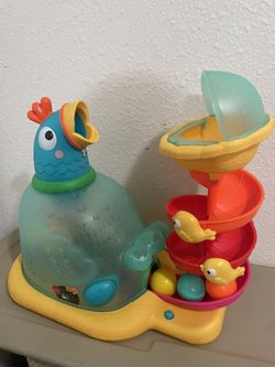 Pop-a-Doodle-Doo Chicken Ball Popper