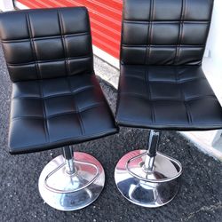 Black Bar High Chairs And Smaller Height Glass Table 