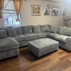 U Shape Sectional. 🚚WE DELIVER🚚