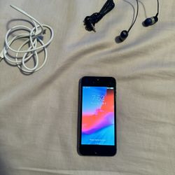 Grey iPhone 5S 16 GB Unlocked Comes With Free Charger And Earphones 