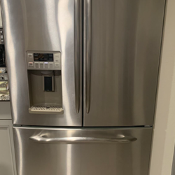 REFRIGERATOR FRENCH DOOR WITH ICE MAKER & WATER 💦 STAINLESS STEEL JUST LIKE YOU SEE HERE 💯 PERCENT 6 MONTHS WARRANTY REMEMBER WE'RE LOCATED IN COCHI