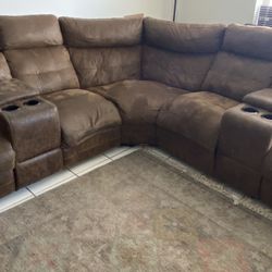 Reclining sectional sofa
