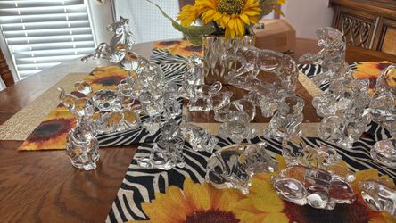 Lot of 28 crystal figurines